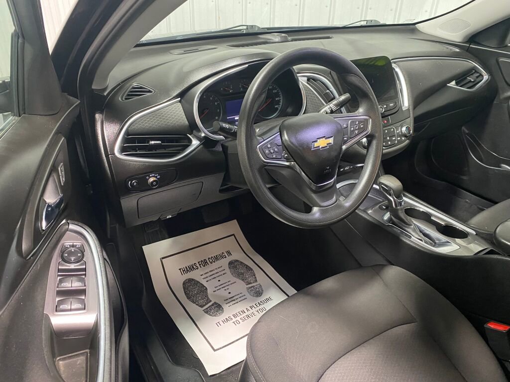 Used 2021 Chevrolet Malibu LT image 2