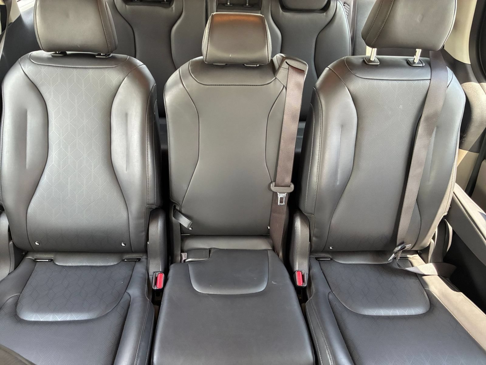 Used 2026 Kia Carnival FWD image 32