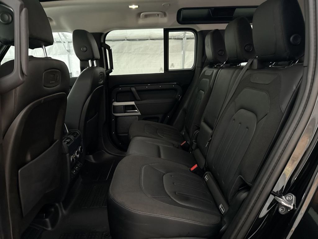 Used 2020 Land Rover Defender 110 SE image 25