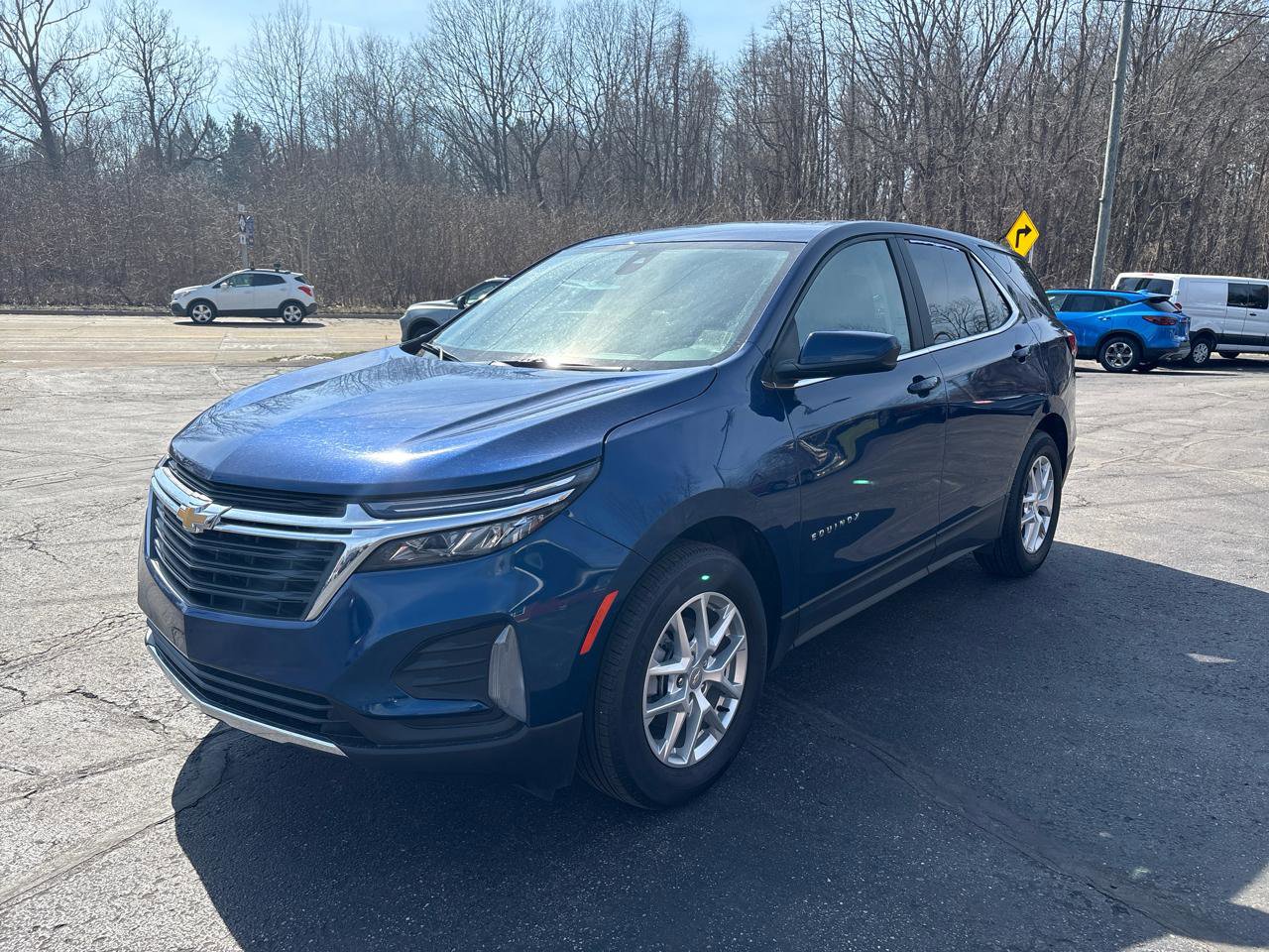 Used 2023 Chevrolet Equinox LT image 3