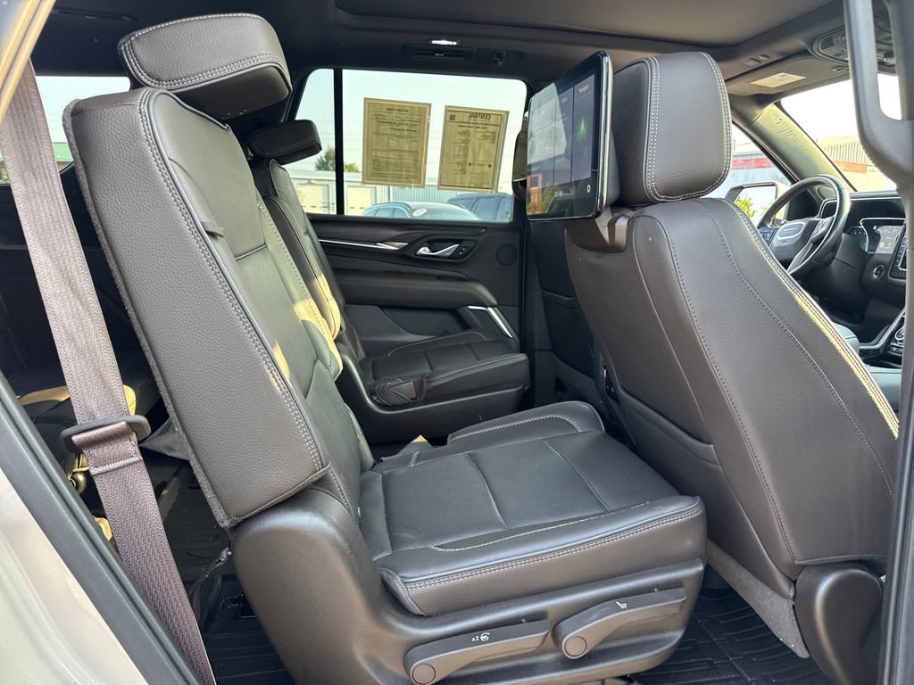 Used 2021 GMC Yukon Denali w/ Denali Premium Package AWD/4WD image 12