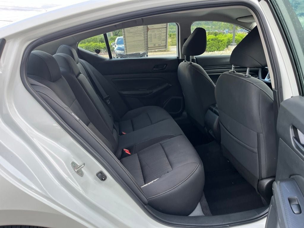 Used 2025 Nissan Altima 2.5 SV FWD image 23