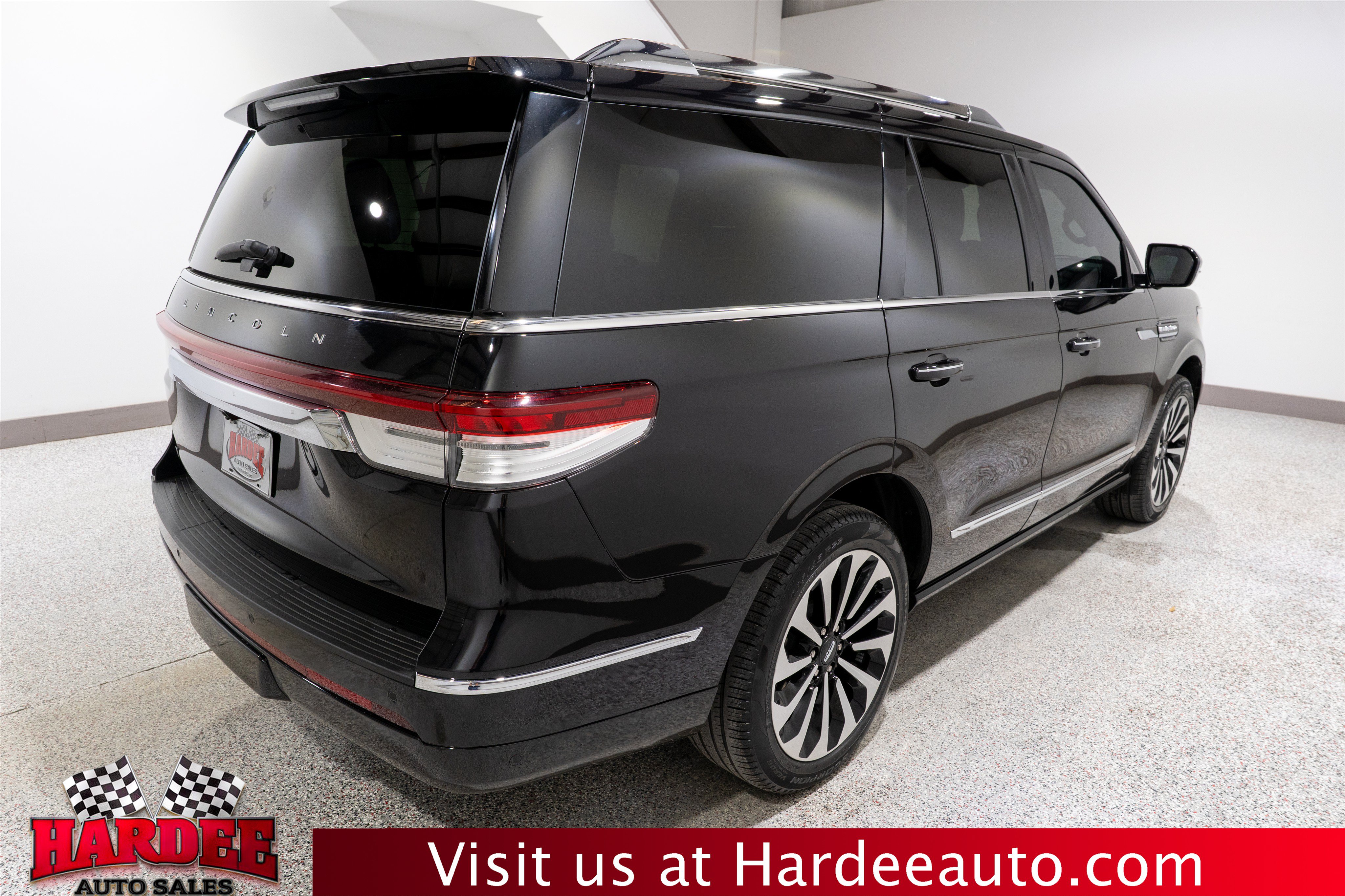 Used 2024 Lincoln Navigator Reserve AWD/4WD image 5