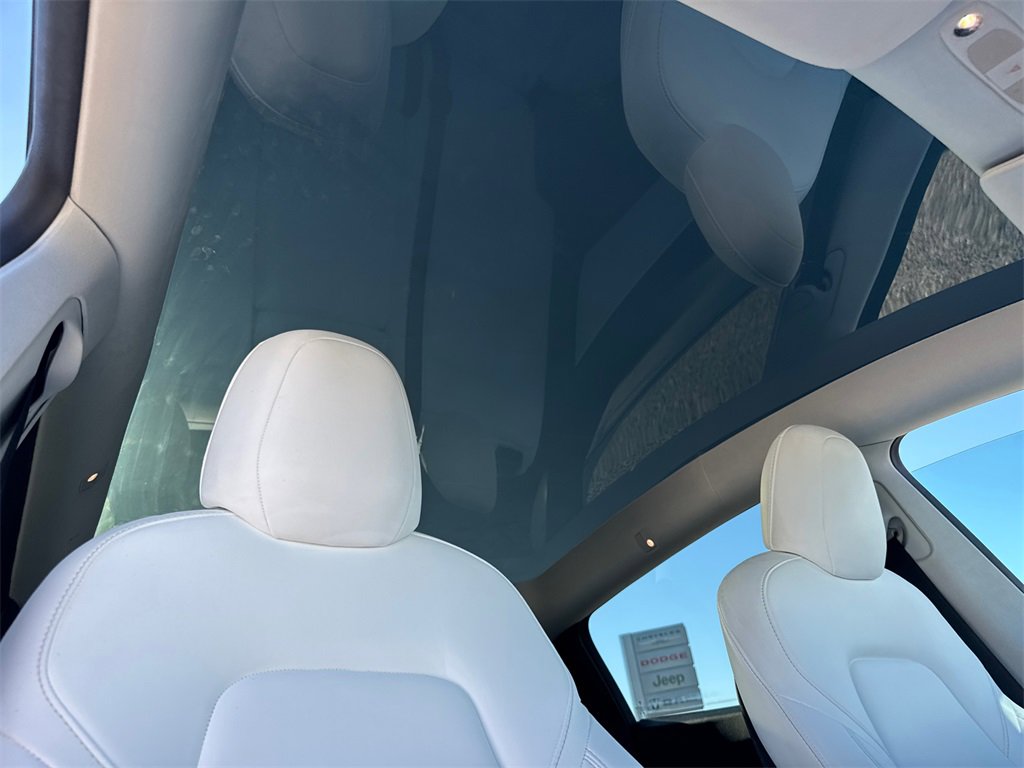 Used 2021 Tesla Model Y Long Range image 12