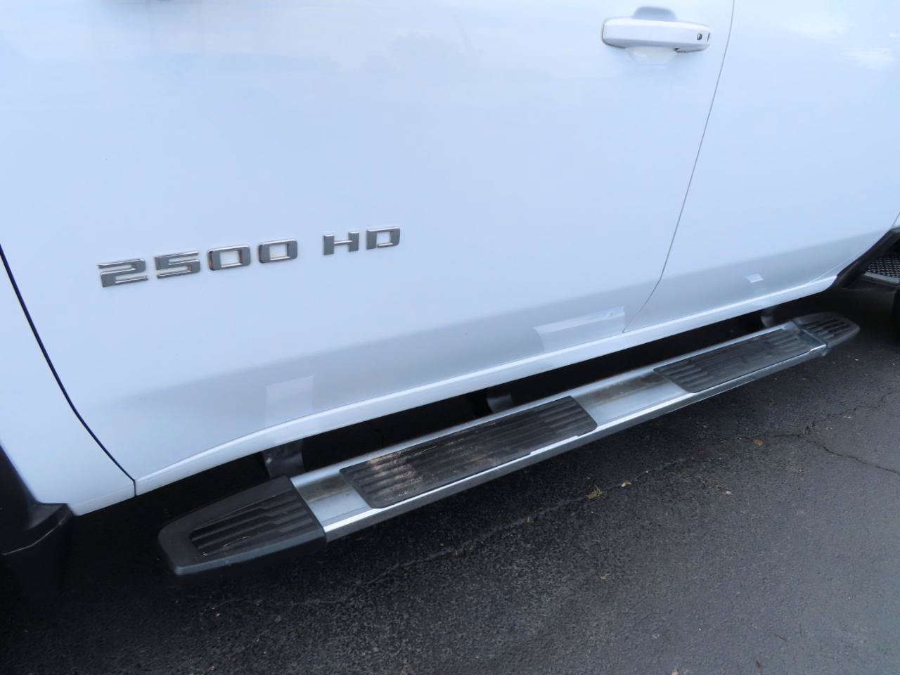 Used 2024 Chevrolet Silverado 2500 LT AWD/4WD image 13
