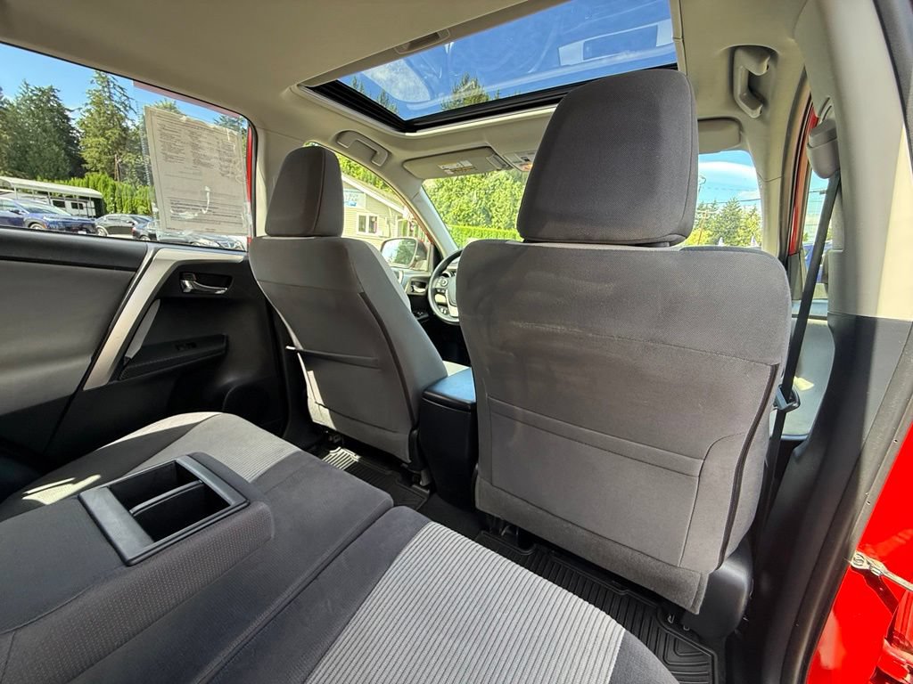 Used 2015 Toyota RAV4 XLE AWD/4WD image 16
