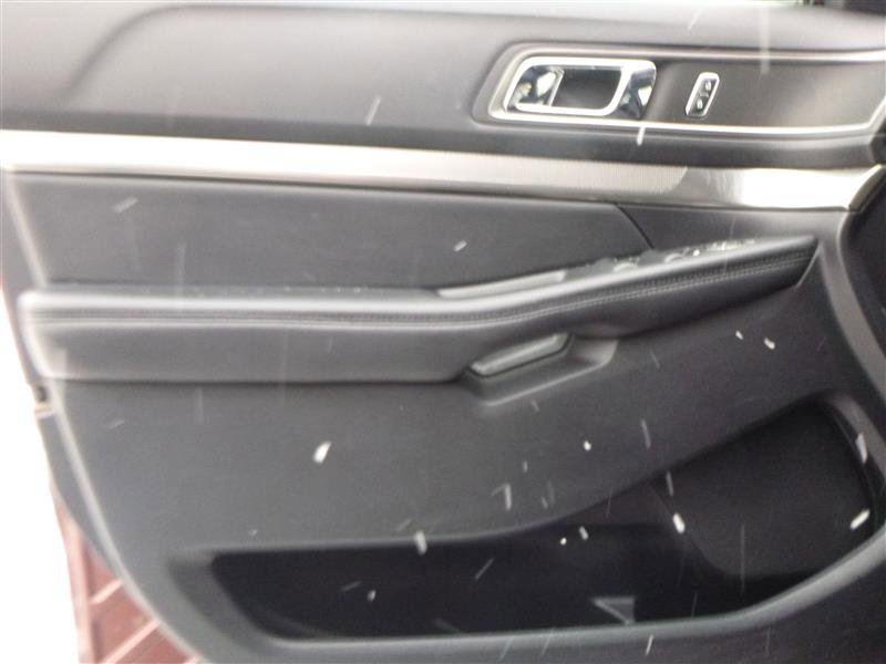 Used 2018 Ford Explorer XLT image 18