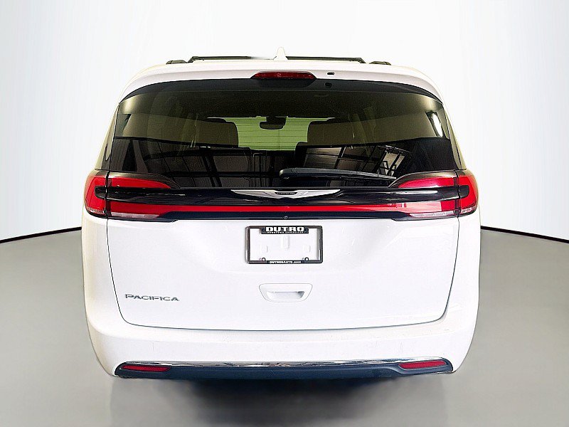 Used 2022 Chrysler Pacifica Touring-L FWD image 6