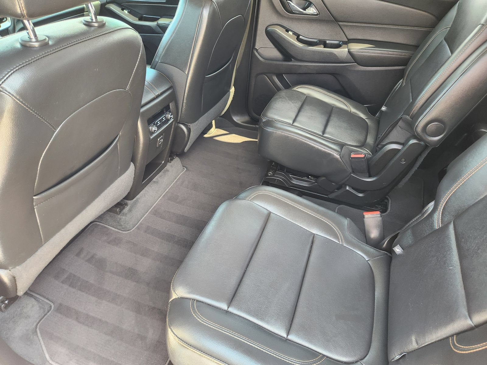 Used 2019 Chevrolet Traverse LT FWD image 34