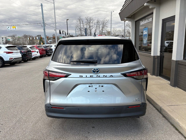 Used 2022 Toyota Sienna XLE image 4