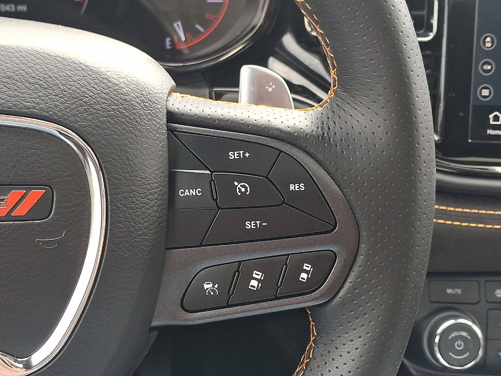 Certified 2023 Dodge Durango R/T w/ Hemi Orange Plus Package image 18