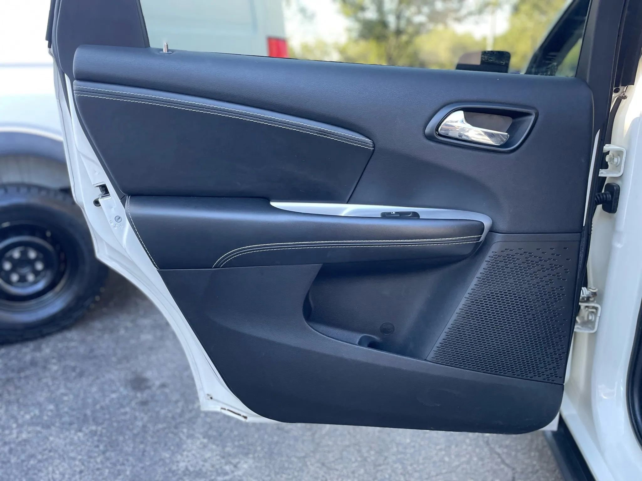 Used 2014 Dodge Journey SXT w/ Flexible Seating Group image 27