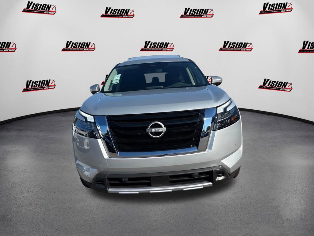New 2025 Nissan Pathfinder SL image 2