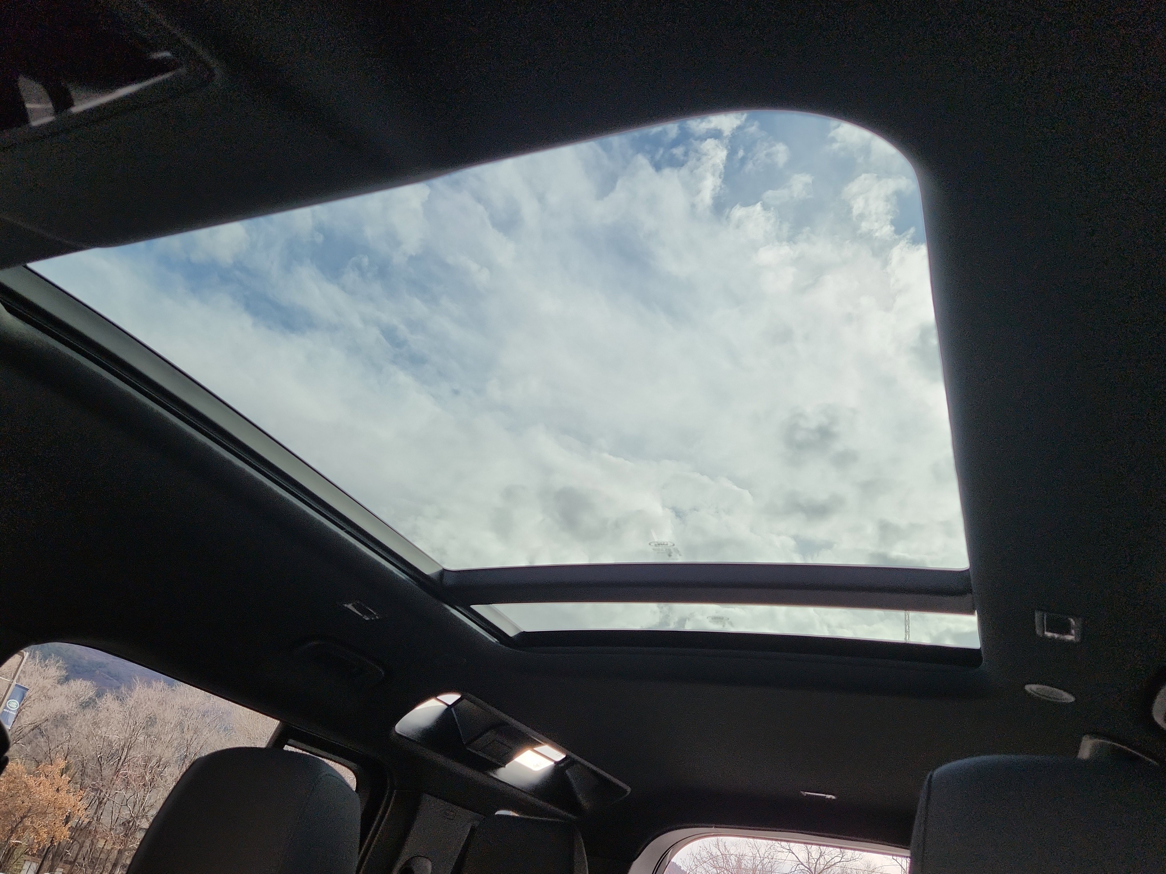 New 2026 Land Rover Defender 110 S image 31