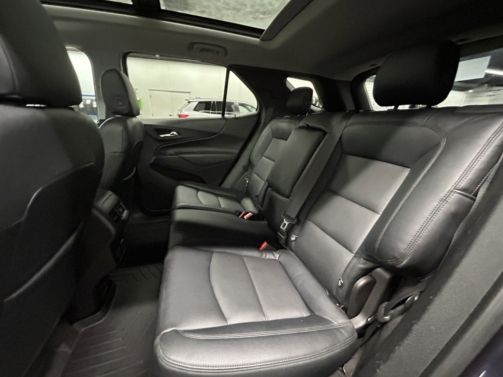 Used 2018 Chevrolet Equinox LT w/ Sun & Infotainment Package image 13