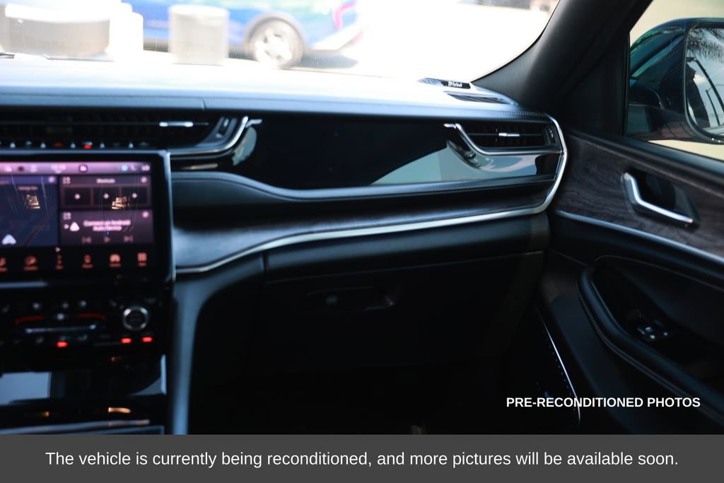 Used 2023 Jeep Grand Cherokee Overland w/ Rear Seat Video Group I image 28