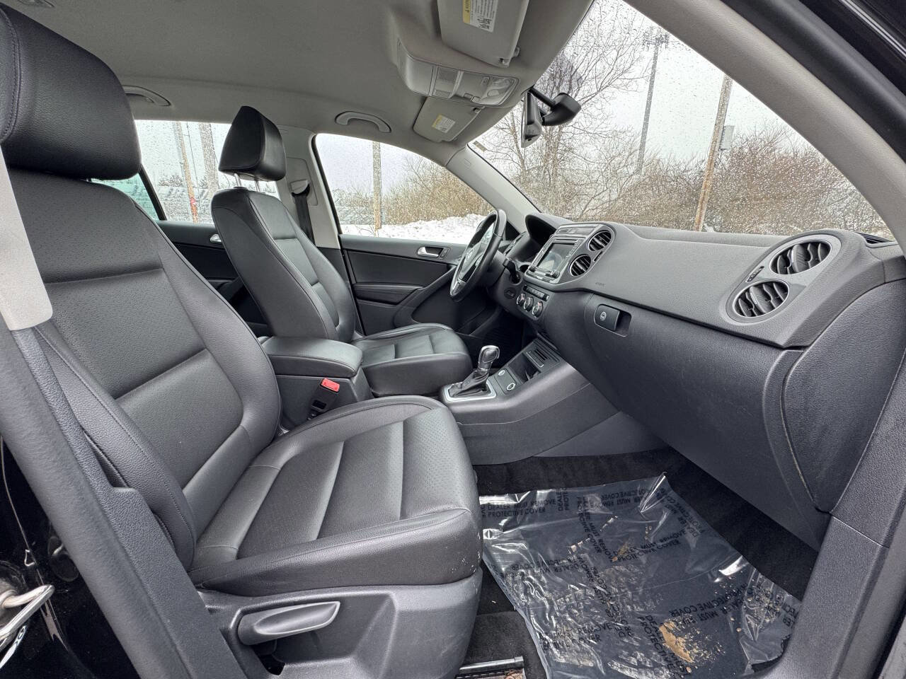 Used 2017 Volkswagen Tiguan S image 14