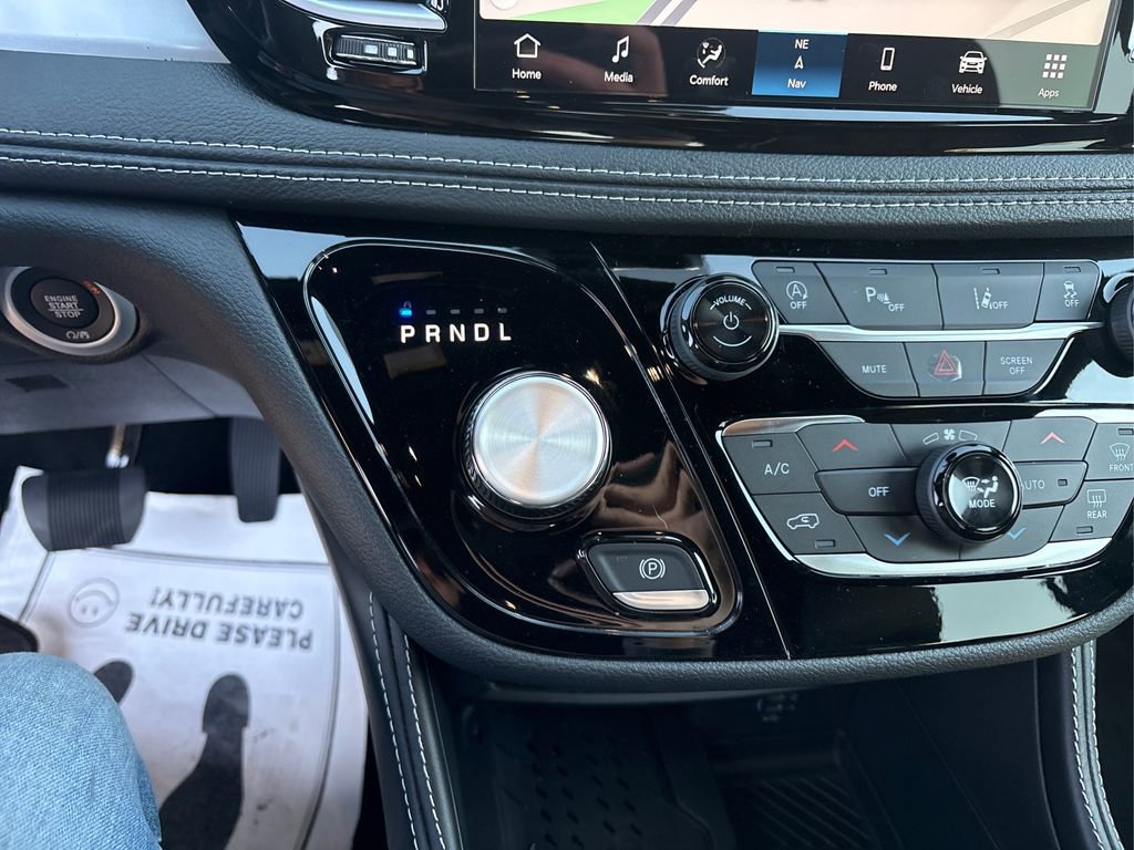 New 2026 Chrysler Pacifica Limited image 28