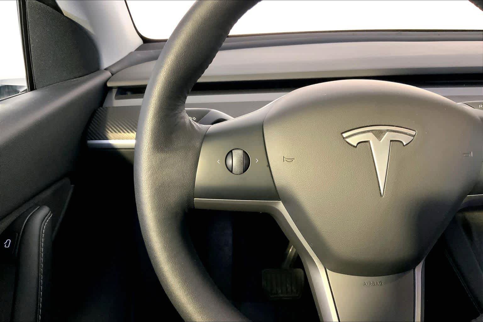 Used 2022 Tesla Model Y Long Range AWD/4WD image 23