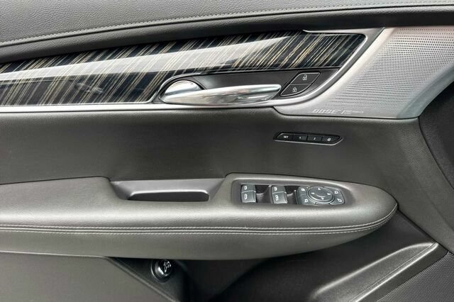 Used 2024 Cadillac XT6 Premium Luxury AWD/4WD image 11