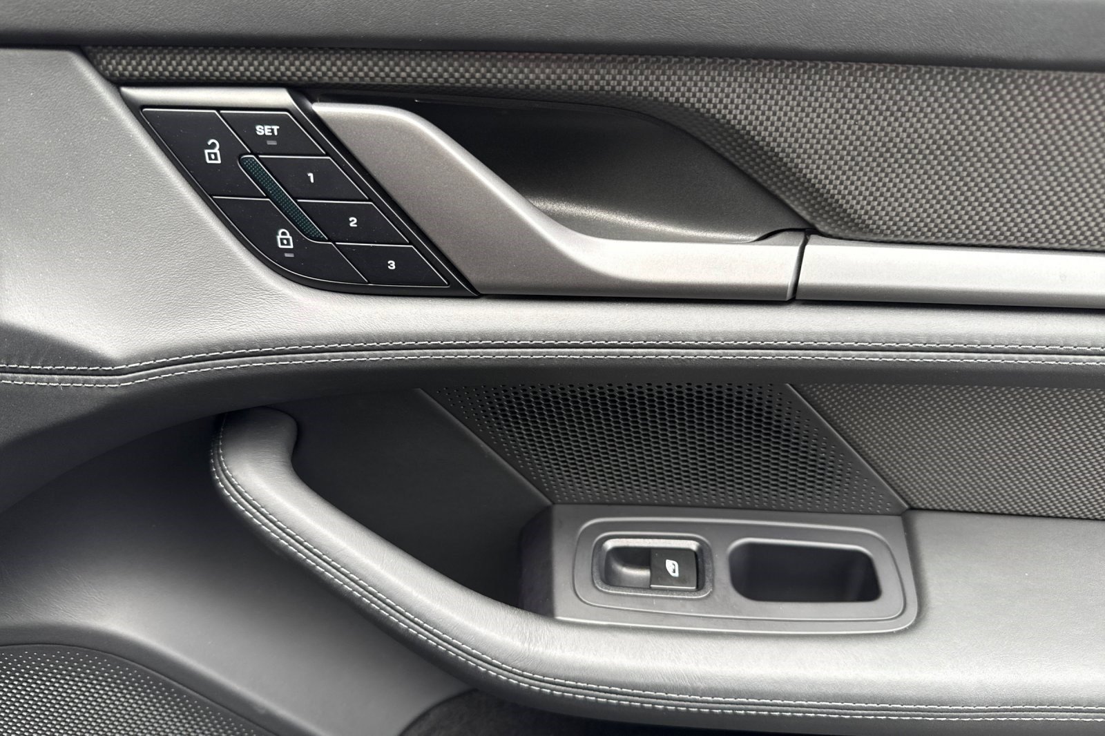 Used 2023 Porsche Taycan GTS image 21