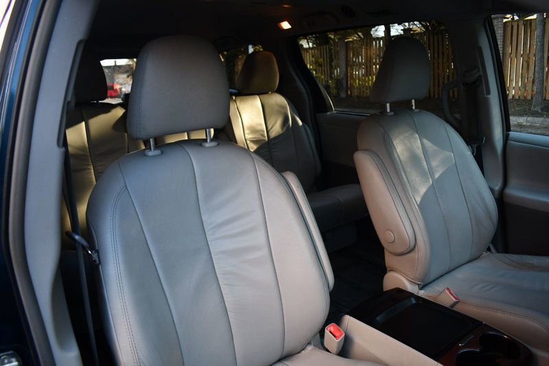 Used 2011 Toyota Sienna XLE w/ Premium Pkg image 22