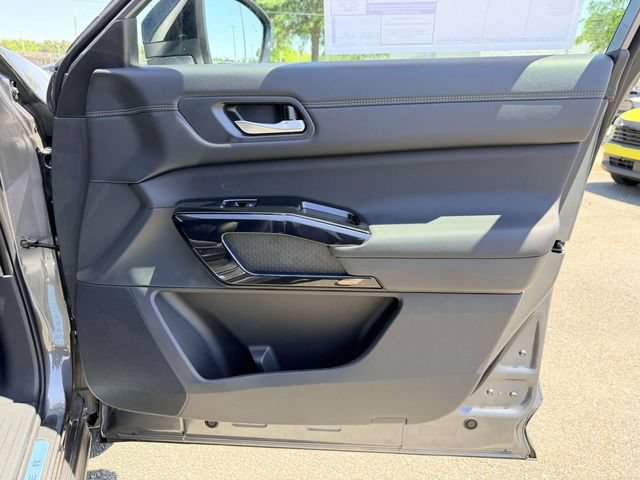 New 2026 Nissan Pathfinder Platinum w/ Cargo Package AWD/4WD image 8
