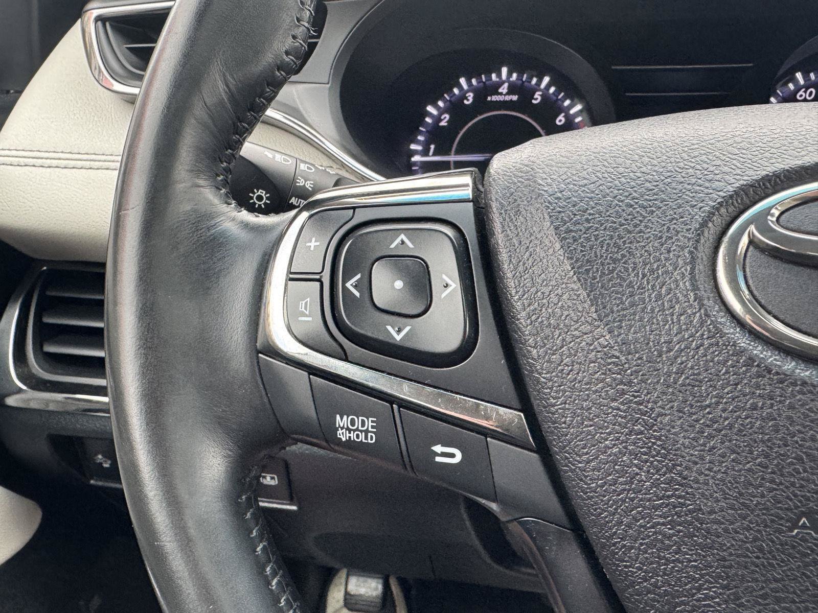 Used 2018 Toyota Avalon Limited FWD image 18
