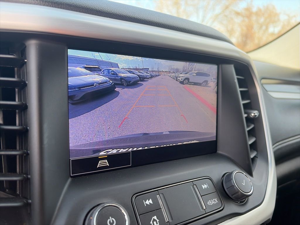 Used 2023 GMC Acadia SLT w/ LPO, Floor Liner Package image 16