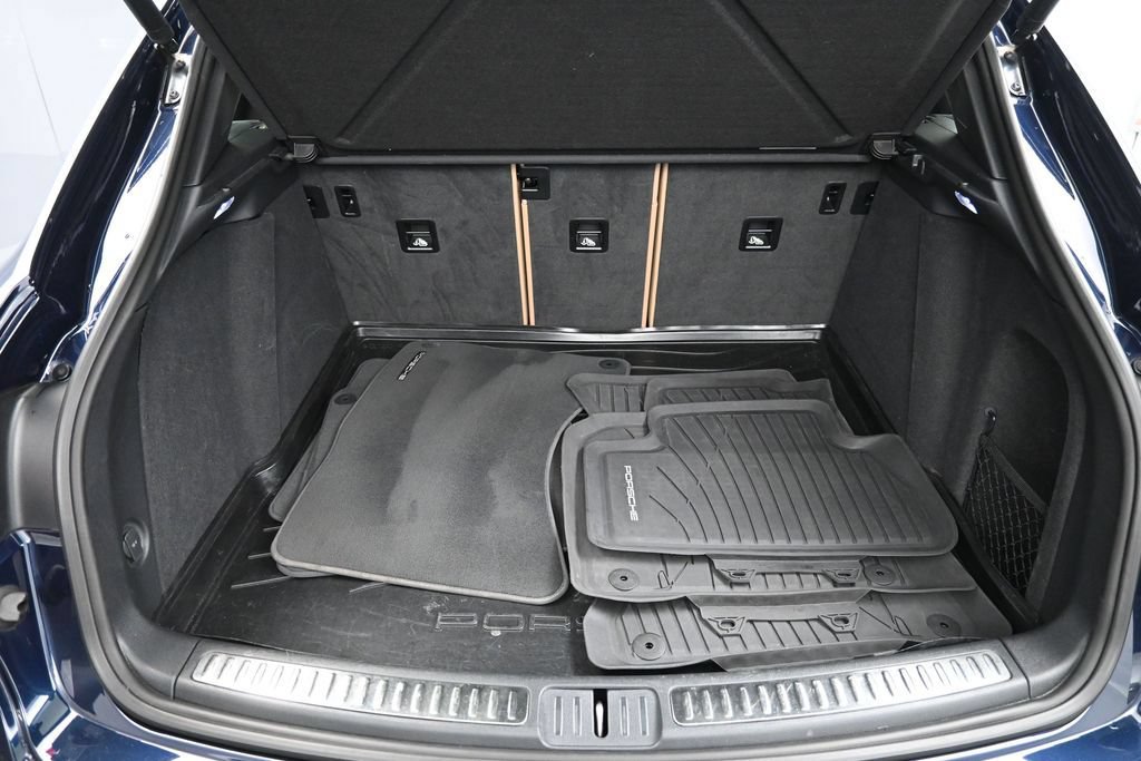 Certified 2023 Porsche Macan Turbo AWD/4WD image 25