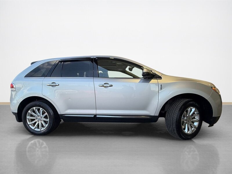 Used 2012 Lincoln MKX AWD image 2