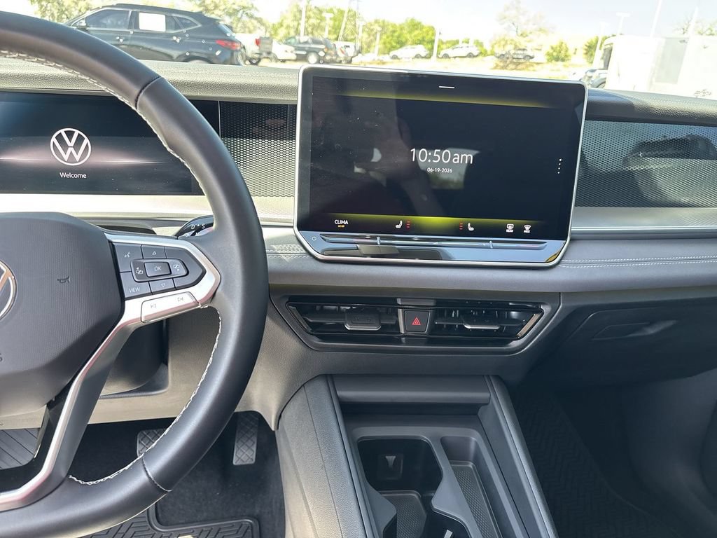 Used 2025 Volkswagen Tiguan SE AWD/4WD image 14