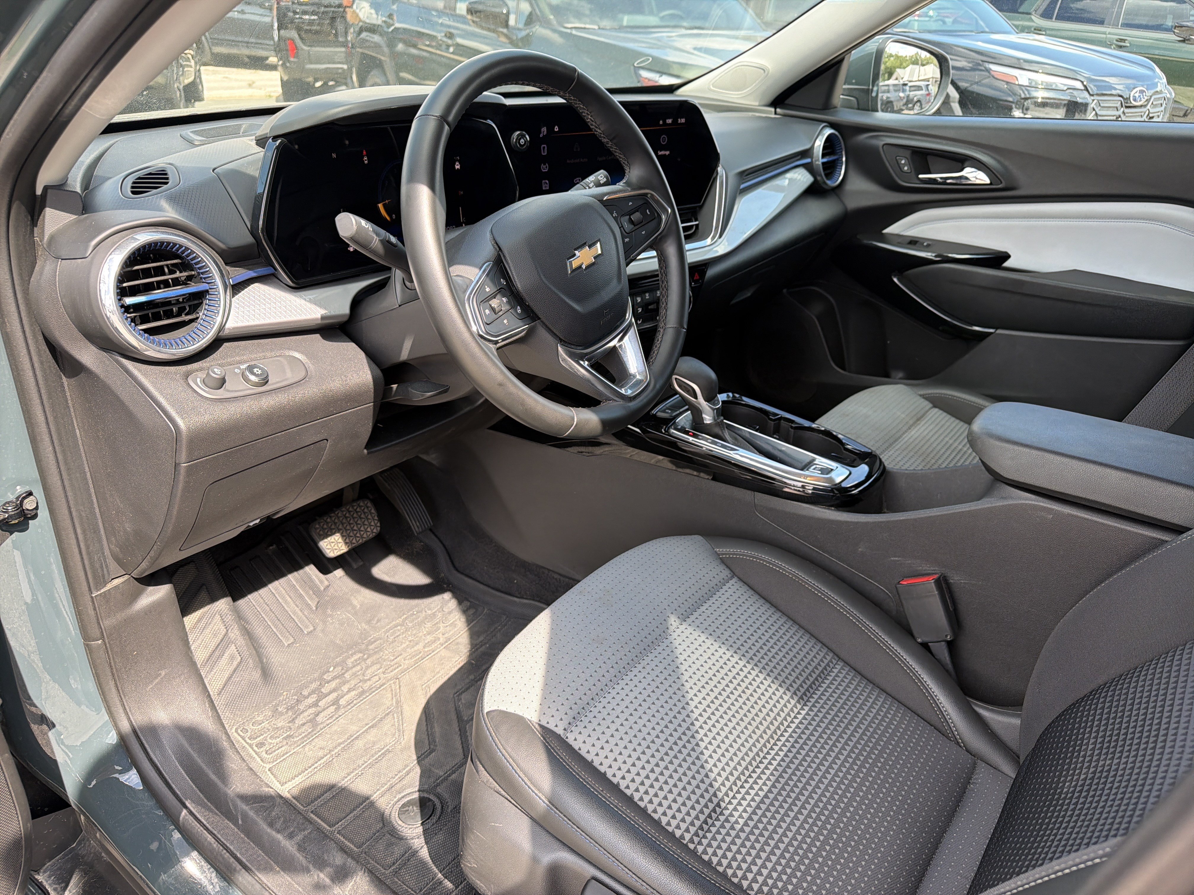 Used 2025 Chevrolet Trax LT w/ Driver Confidence Package FWD image 23