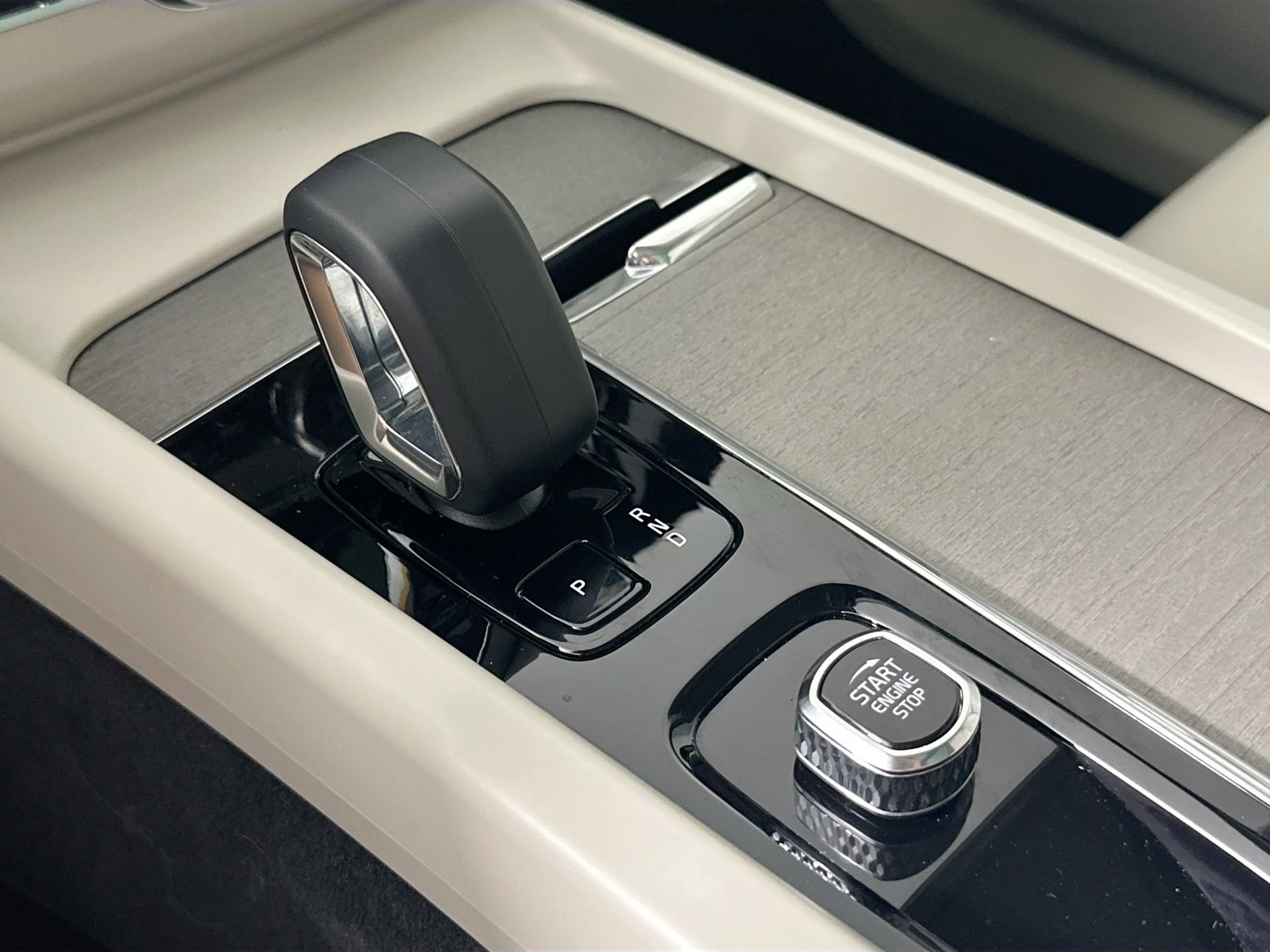 Used 2023 Volvo XC60 B5 Plus w/ Climate Package image 17