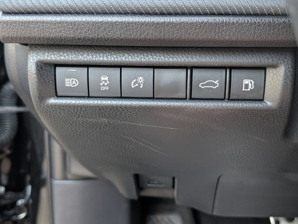 Used 2025 Toyota Camry SE FWD image 12