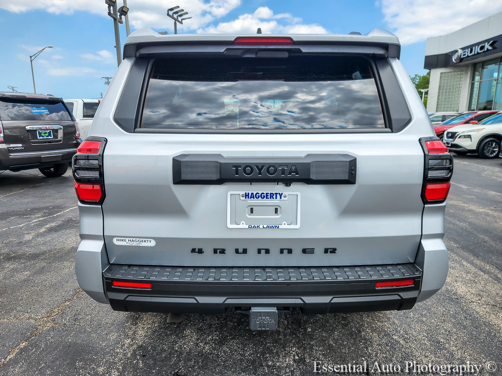 Used 2025 Toyota 4Runner SR5 AWD/4WD image 4