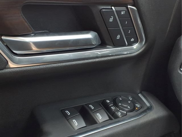 Used 2025 GMC Sierra 2500 SLT w/ SLT Convenience Package AWD/4WD image 17