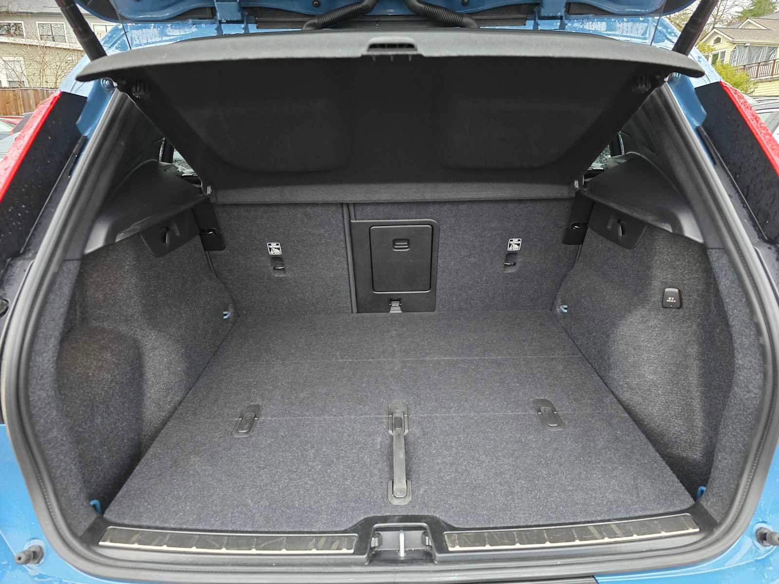 Certified 2025 Volvo XC40 B5 Plus image 16