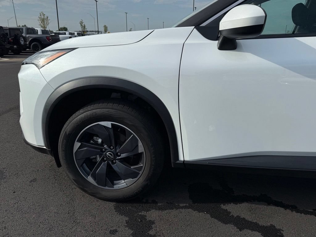 Used 2024 Nissan Rogue SV FWD image 29