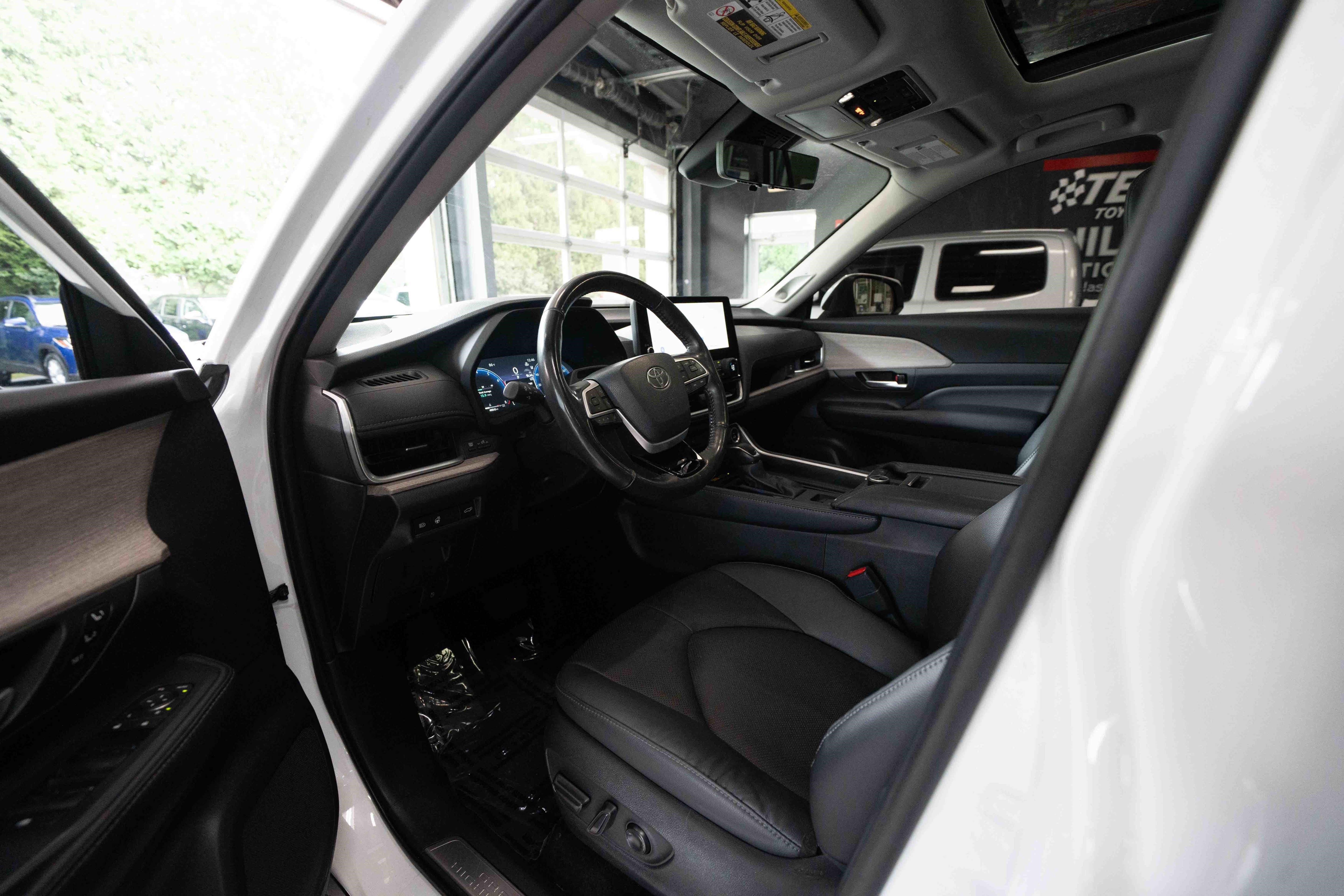 Used 2024 Toyota Grand Highlander AWD image 8