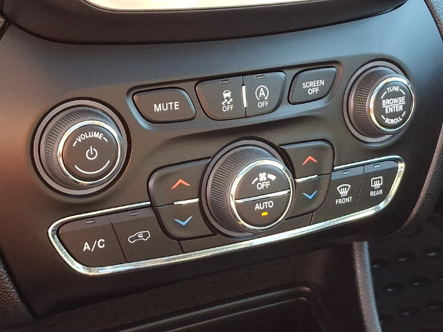 Used 2022 Jeep Cherokee Limited AWD/4WD image 14