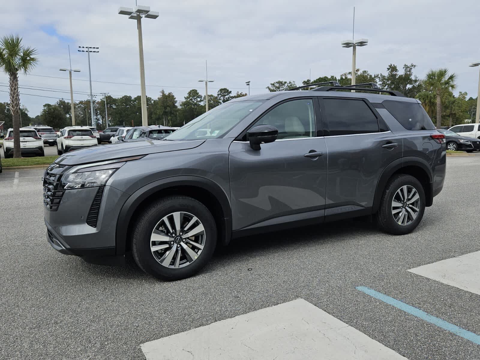 New 2026 Nissan Pathfinder SL FWD image 2