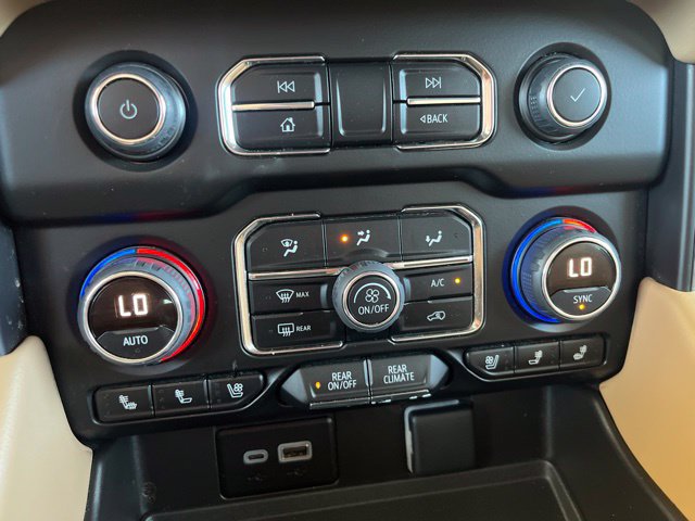 Used 2023 Chevrolet Suburban Premier AWD/4WD image 20