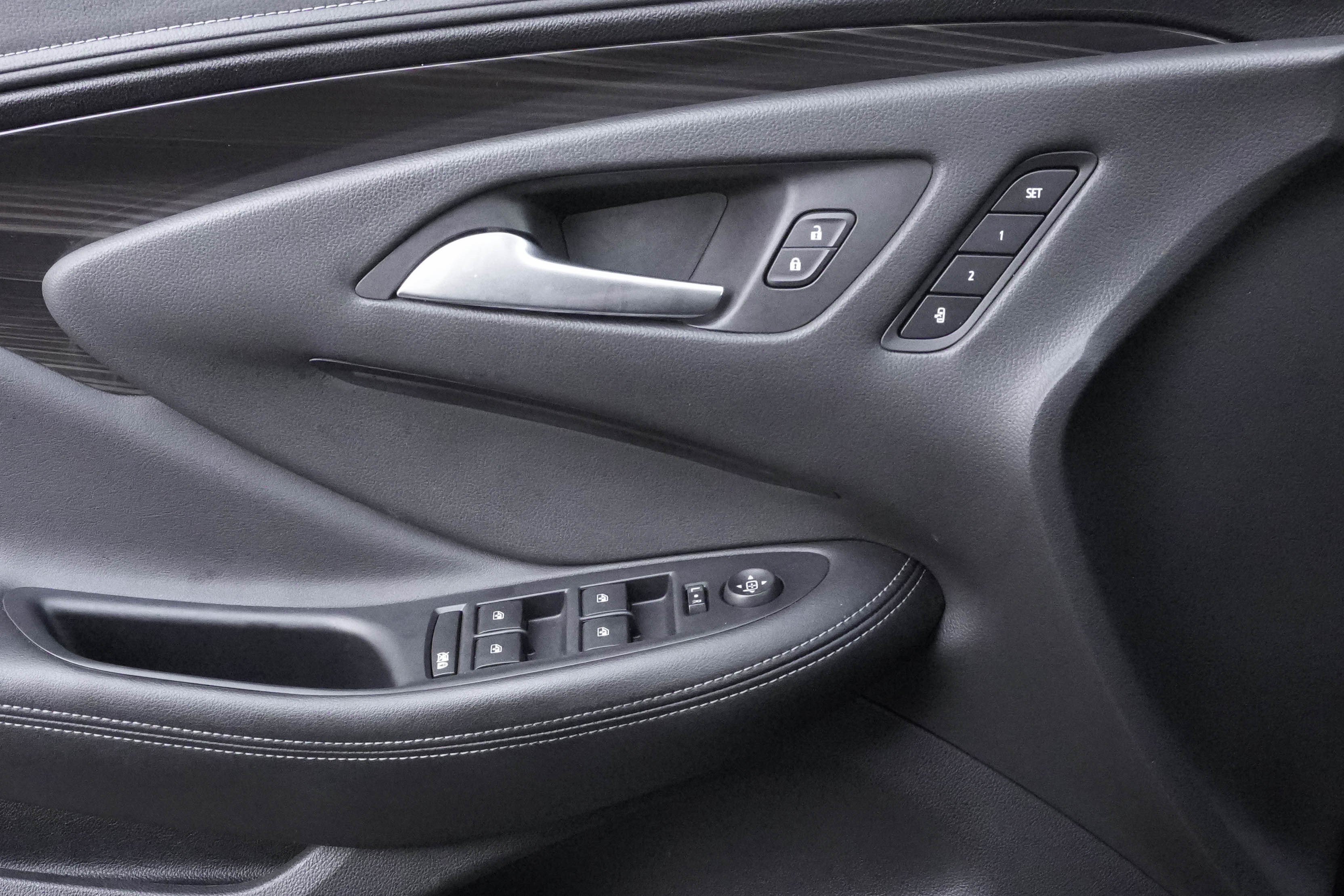 Used 2020 Buick Envision Essence w/ Experience Buick Package FWD image 15