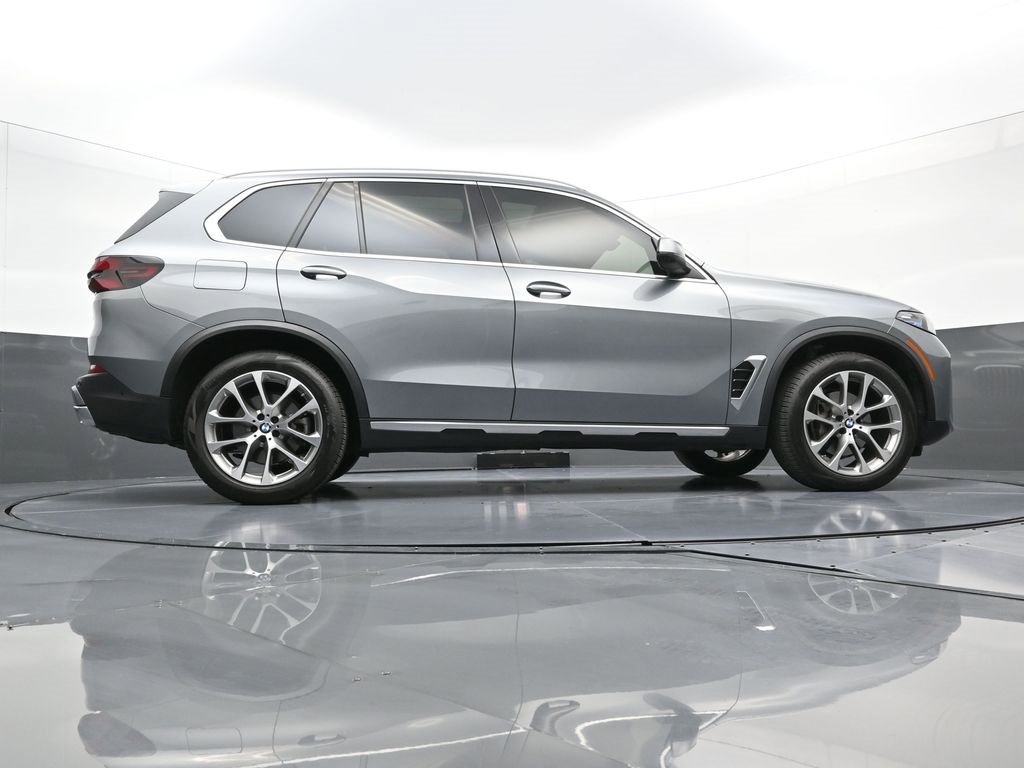 Used 2024 BMW X5 xDrive40i w/ Premium Package image 29