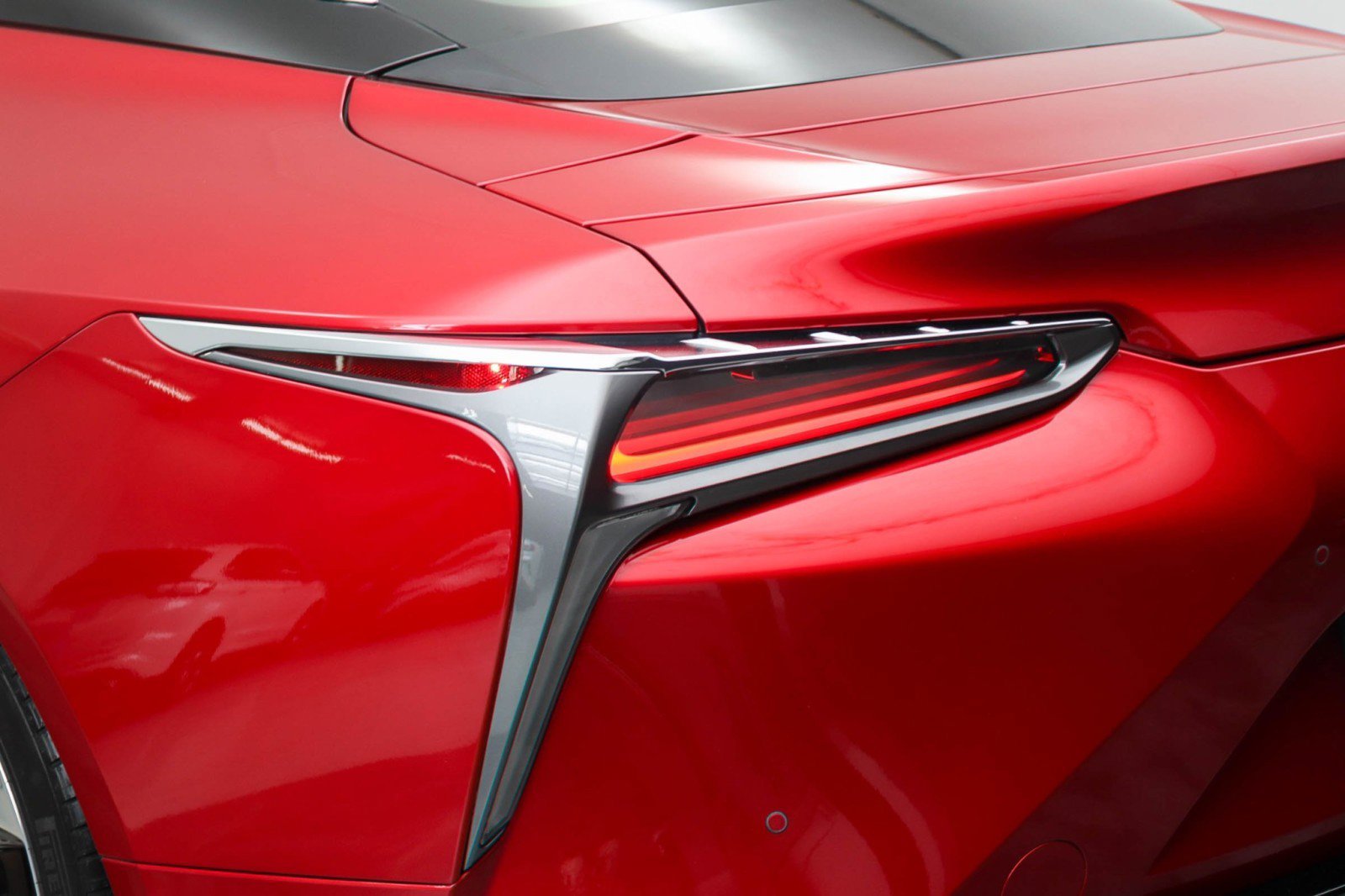 Used 2018 Lexus LC 500 Coupe w/ Performance Package RWD image 14