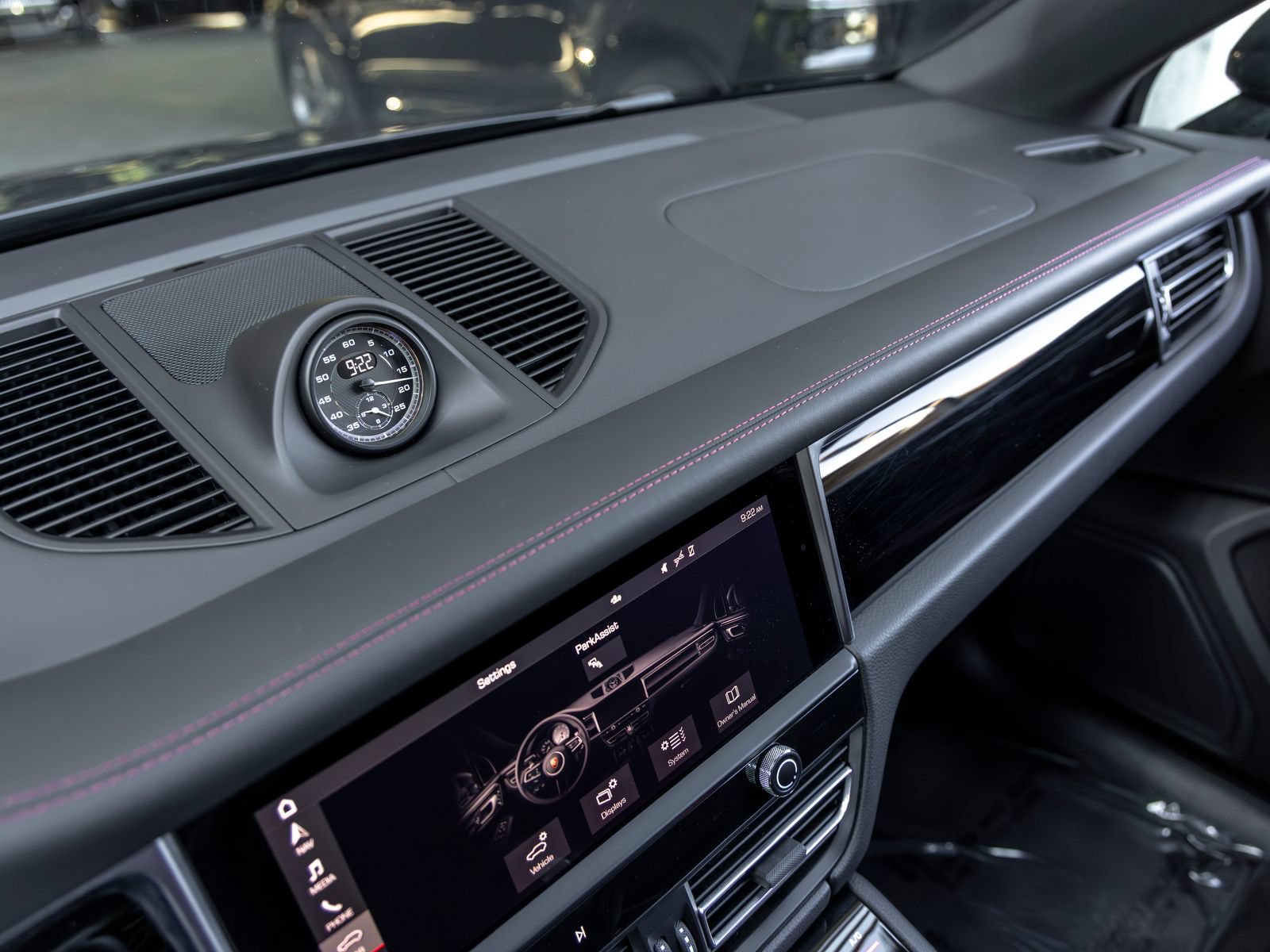 Certified 2023 Porsche Macan AWD/4WD image 35