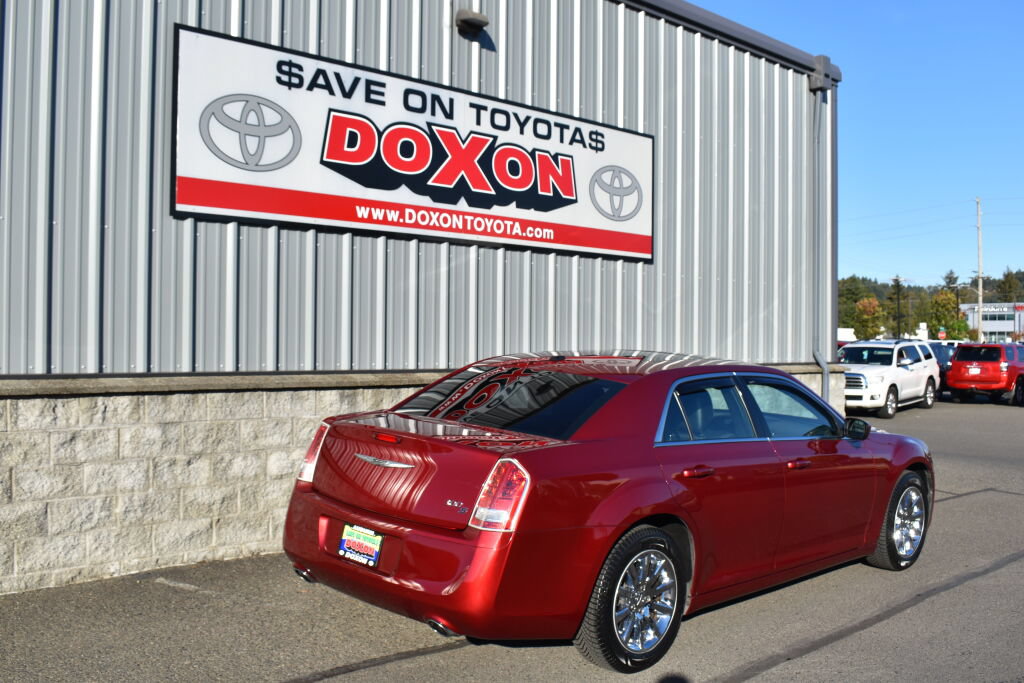 Used 2013 Chrysler 300 S RWD image 5