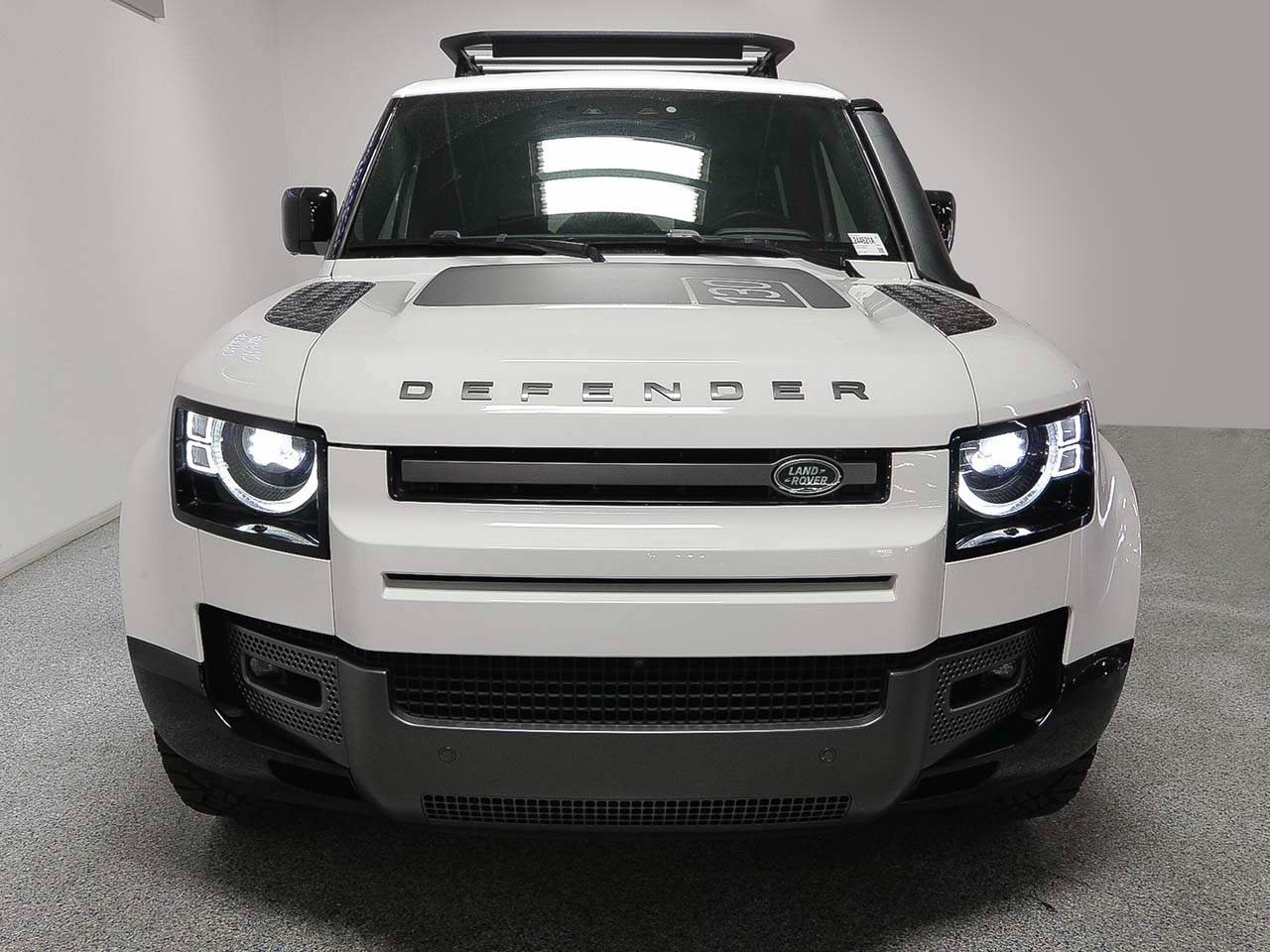Used 2024 Land Rover Defender 130 Outbound AWD/4WD image 2