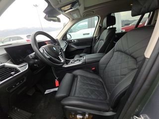 Used 2025 BMW X7 xDrive40i w/ Premium Package image 3